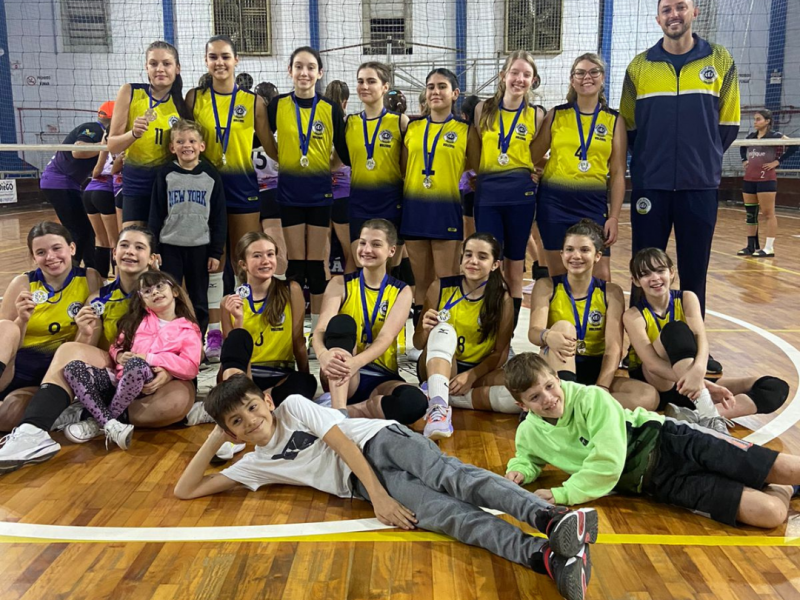Time do CEJ Sub-14 conquista 2° lugar no Circuito Microrregional de Voleibol!